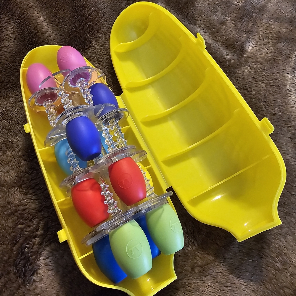 Yellow Corn-Shaped Plastic Container With 16 Silicone Corn Pics / Cob Holders